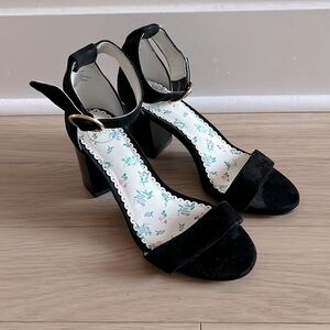 1901 - short black heel sandal